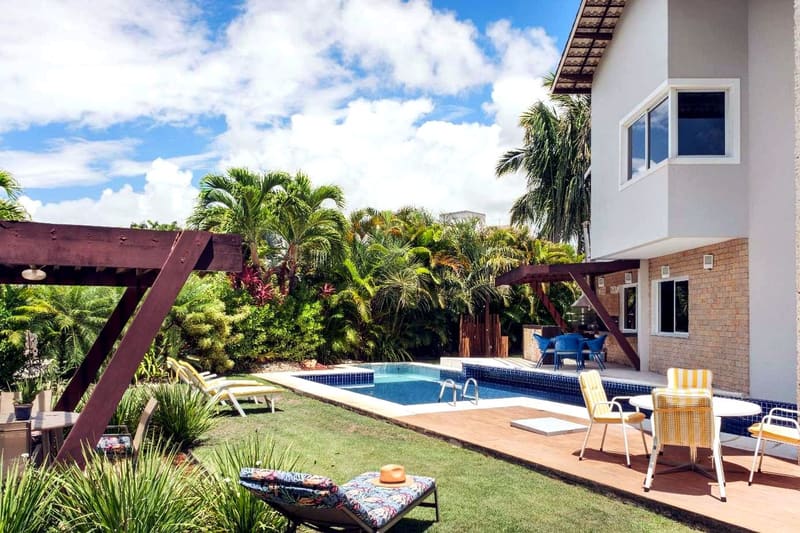 Garden, pool and pergola beside the house