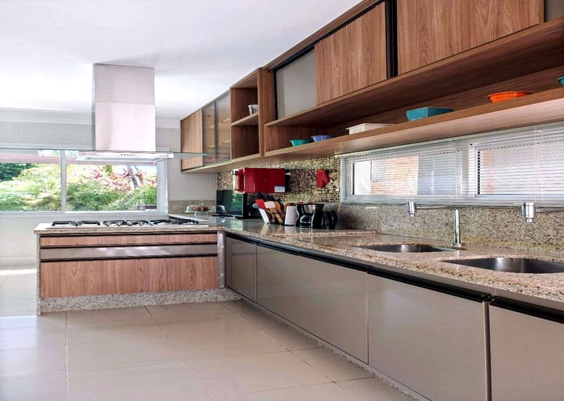 Fully equipped kitchen with fitted cabinets