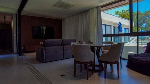 Upper-floor lounge