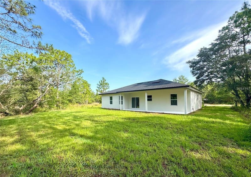 Side view of the home and lot