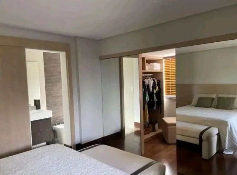 En-suite bedroom with walk-in closet