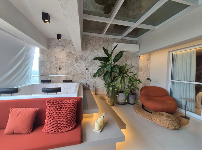 Jacuzzi area