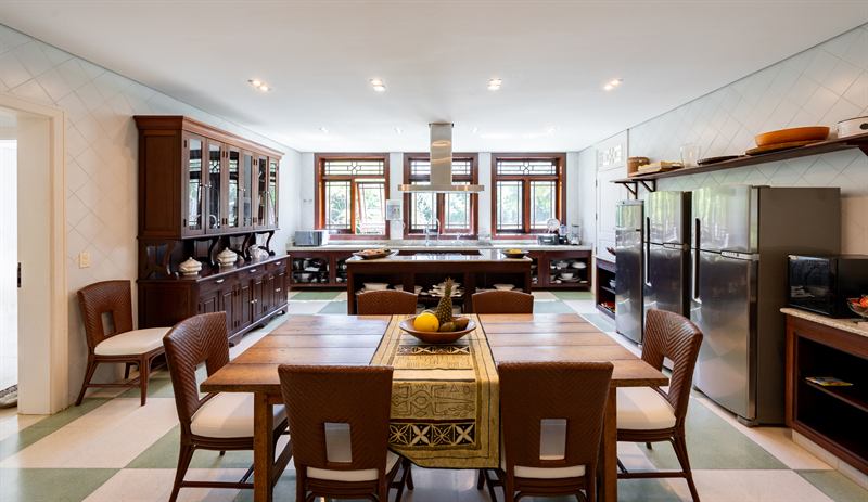 Fitted kitchen