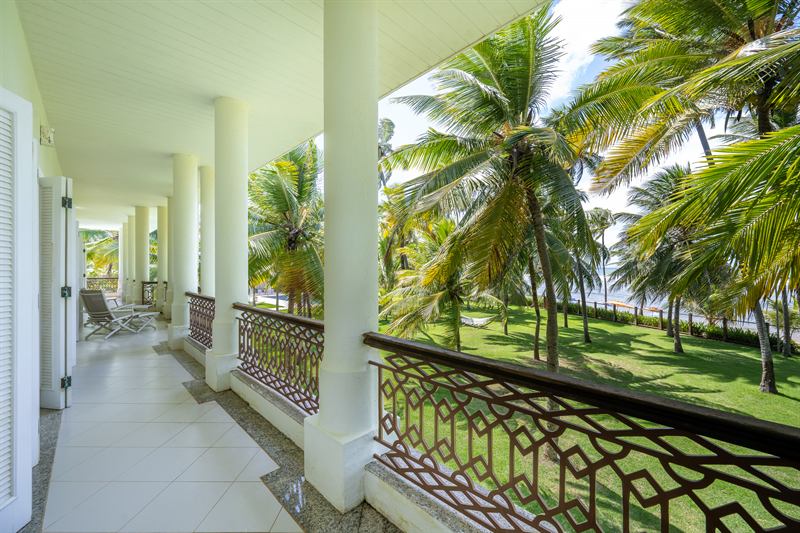 En-suite bedroom with verandas overlooking the garden