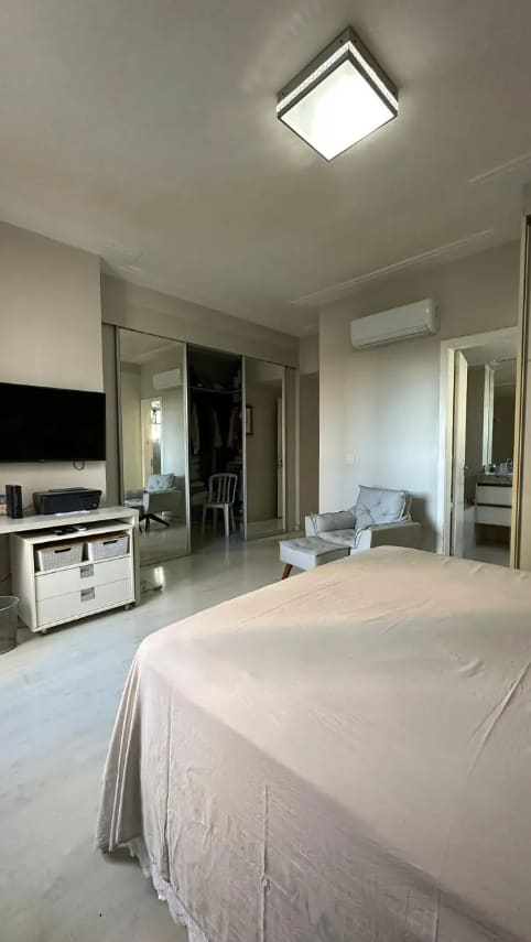 En-suite bedroom