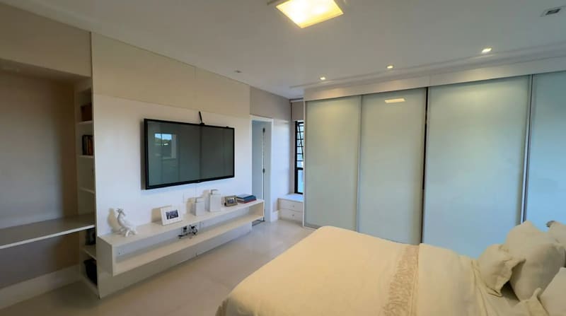 En-suite bedroom